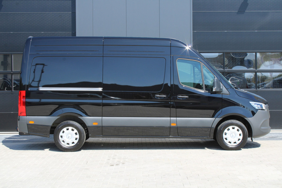 Mercedes-Benz Sprinter 317CDI L2H2 Pro - 2x Schuifdeur - LED - Mbux 10 - 3.5t Trekhaak - Betimmering - Camera - Carplay - Bind spot - Cruise - Smartpho