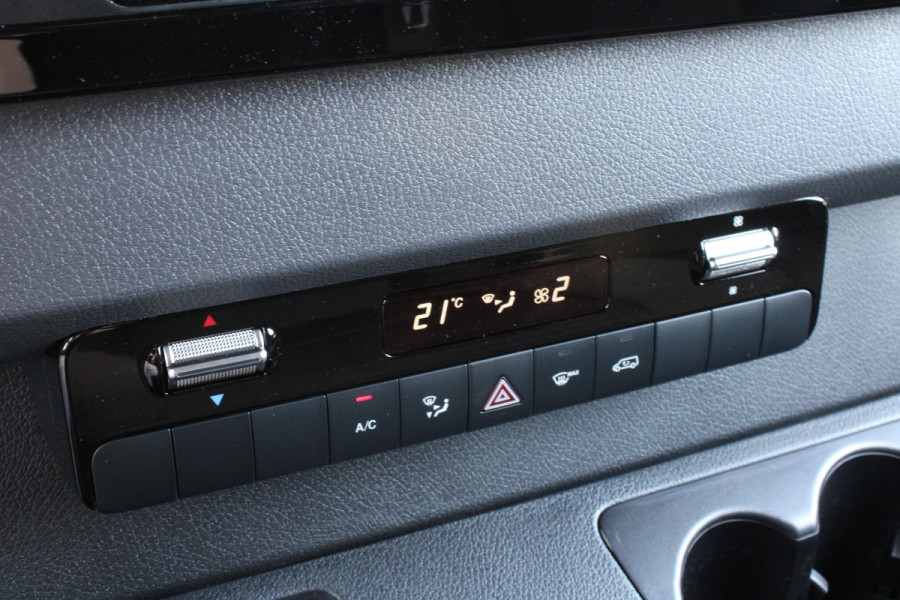 Mercedes-Benz Sprinter 317CDI L2H2 Pro - 2x Schuifdeur - LED - Mbux 10 - 3.5t Trekhaak - Betimmering - Camera - Carplay - Bind spot - Cruise - Smartpho