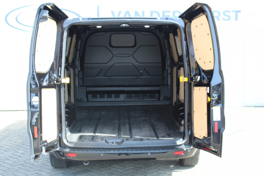 Ford Transit Custom 300 2.0-130pk TDCI L2H1 Limited AUTOMAAT ! Keurige nette en luxe Ford Transit Custom, slechts 47.000km !. Airco, schuifdeur li+re, LM wielen, stoel-, spiegel- en voorraamverw., side en lane assist, 3-zits, navigatie, telefoonvoorb., camera, pdc v+a, cruise cntrl etc.