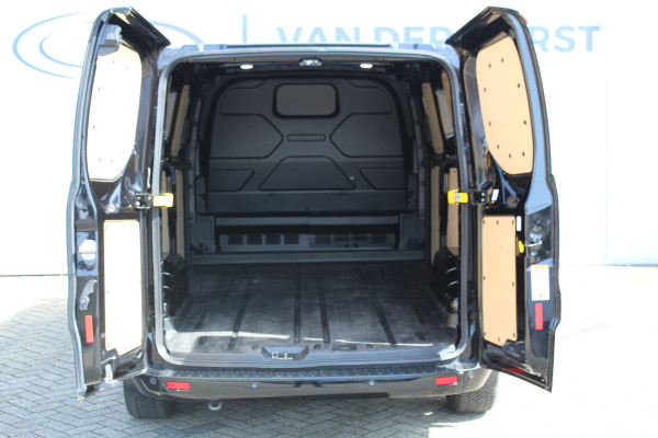 Ford Transit Custom 300 2.0-130pk TDCI L2H1 Limited AUTOMAAT ! Keurige nette en luxe Ford Transit Custom, slechts 47.000km !. Airco, schuifdeur li+re, LM wielen, stoel-, spiegel- en voorraamverw., side en lane assist, 3-zits, navigatie, telefoonvoorb., camera, pdc v+a, cruise cntrl etc.