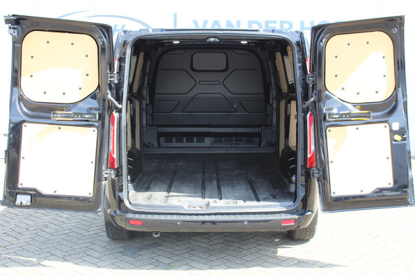 Ford Transit Custom 300 2.0-130pk TDCI L2H1 Limited AUTOMAAT ! Keurige nette en luxe Ford Transit Custom, slechts 47.000km !. Airco, schuifdeur li+re, LM wielen, stoel-, spiegel- en voorraamverw., side en lane assist, 3-zits, navigatie, telefoonvoorb., camera, pdc v+a, cruise cntrl etc.