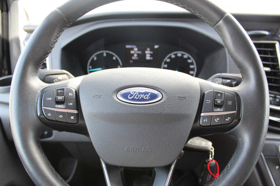 Ford Transit Custom 300 2.0-130pk TDCI L2H1 Limited AUTOMAAT ! Keurige nette en luxe Ford Transit Custom, slechts 47.000km !. Airco, schuifdeur li+re, LM wielen, stoel-, spiegel- en voorraamverw., side en lane assist, 3-zits, navigatie, telefoonvoorb., camera, pdc v+a, cruise cntrl etc.