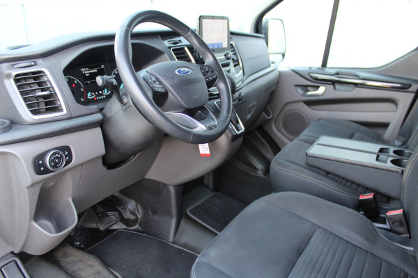 Ford Transit Custom 300 2.0-130pk TDCI L2H1 Limited AUTOMAAT ! Keurige nette en luxe Ford Transit Custom, slechts 47.000km !. Airco, schuifdeur li+re, LM wielen, stoel-, spiegel- en voorraamverw., side en lane assist, 3-zits, navigatie, telefoonvoorb., camera, pdc v+a, cruise cntrl etc.