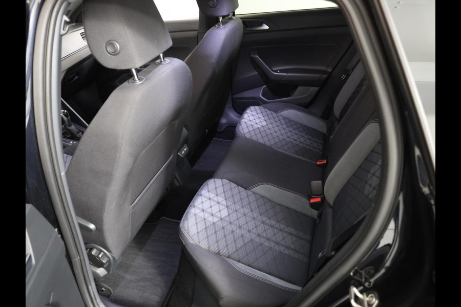 Volkswagen Taigo 1.0 TSI R-Line 115 pk Automaat (DSG) | Verlengde garantie | Navigatie via App | Parkeersensoren | Adaptieve cruise control | Black Style pakket | R-Line |
