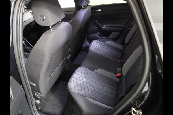 Volkswagen Taigo 1.0 TSI R-Line 115 pk Automaat (DSG) | Verlengde garantie | Navigatie via App | Parkeersensoren | Adaptieve cruise control | Black Style pakket | R-Line |