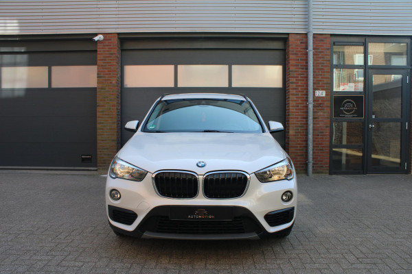 BMW X1 sDrive16d Executive | Parkeersonsoren | Aut. kofferbak