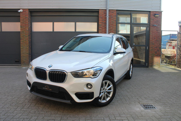 BMW X1 sDrive16d Executive | Parkeersonsoren | Aut. kofferbak