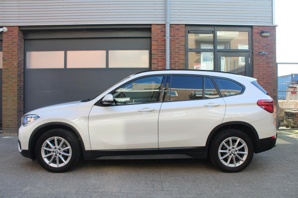 BMW X1 sDrive16d Executive | Parkeersonsoren | Aut. kofferbak
