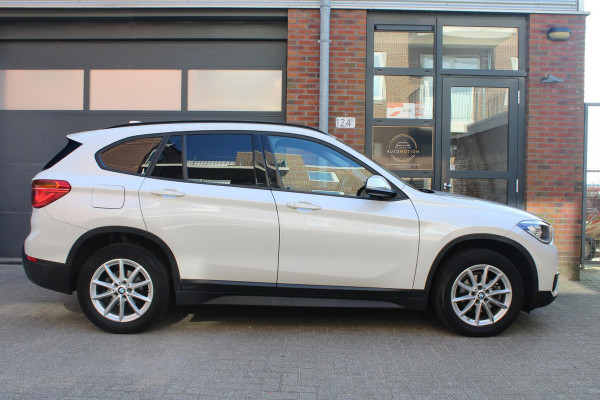 BMW X1 sDrive16d Executive | Parkeersonsoren | Aut. kofferbak