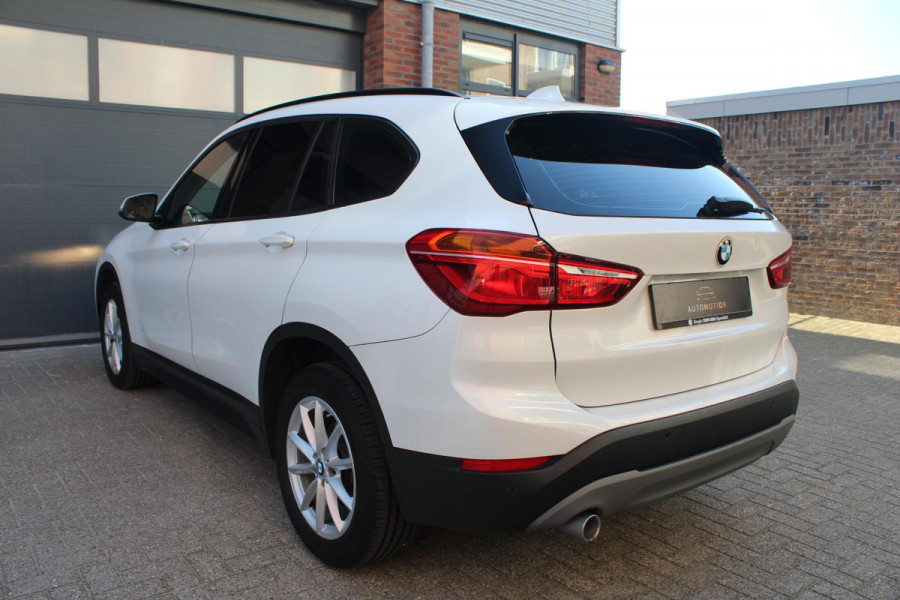 BMW X1 sDrive16d Executive | Parkeersonsoren | Aut. kofferbak