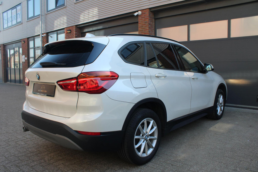 BMW X1 sDrive16d Executive | Parkeersonsoren | Aut. kofferbak