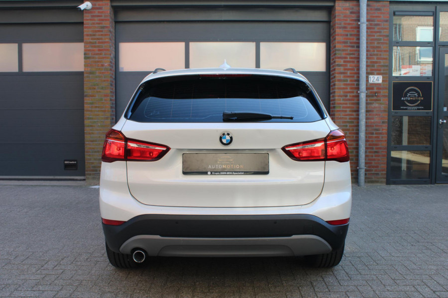 BMW X1 sDrive16d Executive | Parkeersonsoren | Aut. kofferbak