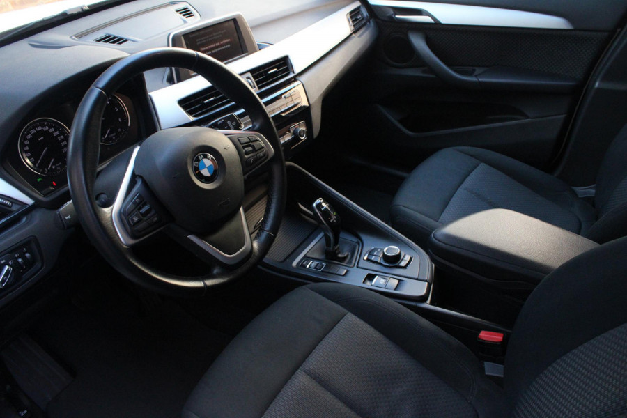 BMW X1 sDrive16d Executive | Parkeersonsoren | Aut. kofferbak