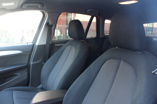 BMW X1 sDrive16d Executive | Parkeersonsoren | Aut. kofferbak