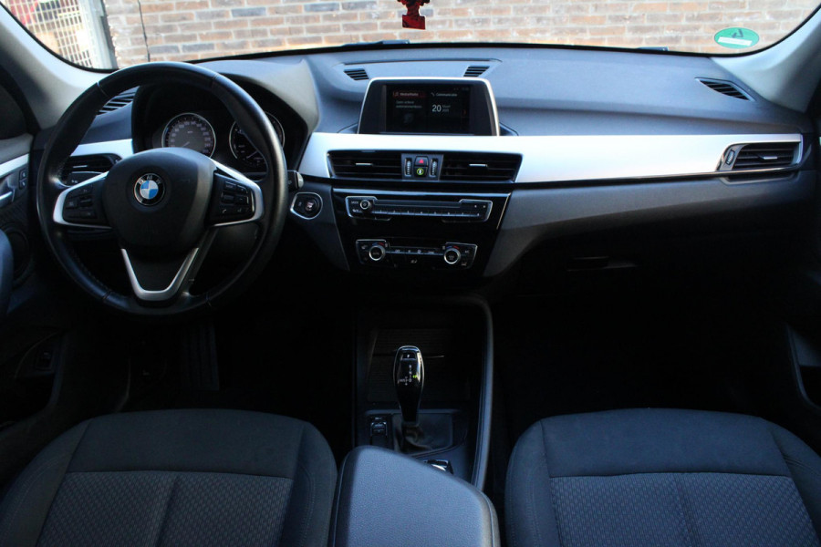 BMW X1 sDrive16d Executive | Parkeersonsoren | Aut. kofferbak