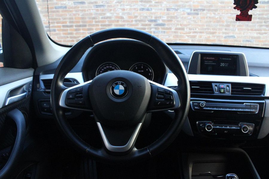 BMW X1 sDrive16d Executive | Parkeersonsoren | Aut. kofferbak