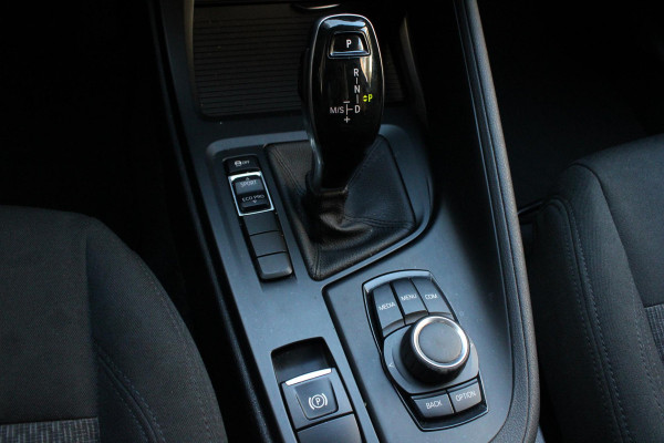 BMW X1 sDrive16d Executive | Parkeersonsoren | Aut. kofferbak