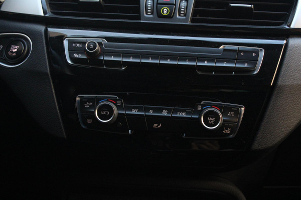 BMW X1 sDrive16d Executive | Parkeersonsoren | Aut. kofferbak