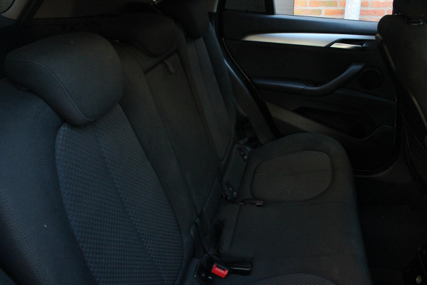 BMW X1 sDrive16d Executive | Parkeersonsoren | Aut. kofferbak