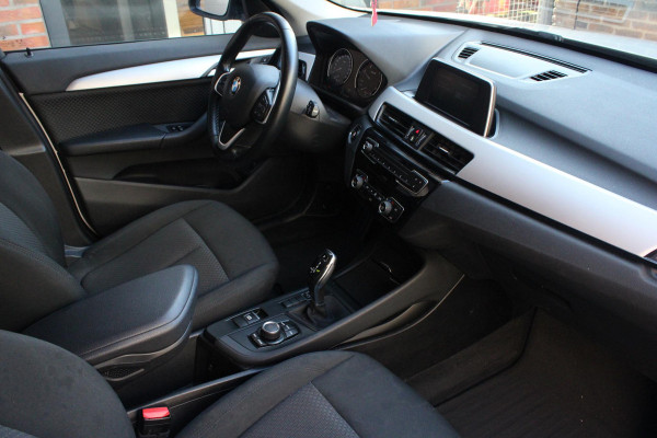 BMW X1 sDrive16d Executive | Parkeersonsoren | Aut. kofferbak