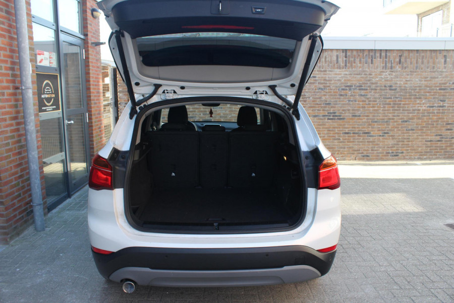 BMW X1 sDrive16d Executive | Parkeersonsoren | Aut. kofferbak