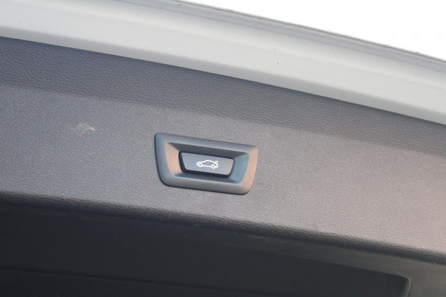BMW X1 sDrive16d Executive | Parkeersonsoren | Aut. kofferbak