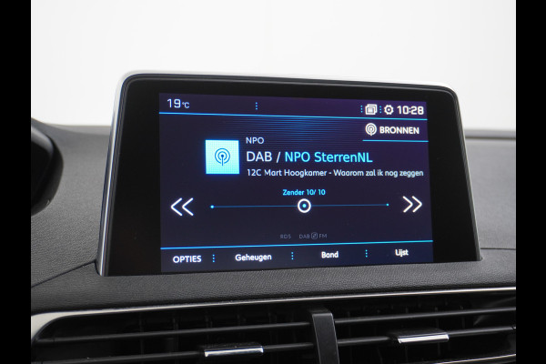 Peugeot 3008 T131PK Blue Premium Apple Carplay Android Auto 360°Camera Lmv 19" Cruise Control Navi Ecc Pdc Dab Regen-Lichtsensor Keyless Led Privacy Glas Visio park 1 Draadloze telefoonlader Rijstrooksensor Verkeersbord detectie Pack City Origineel Nederlandse Auto