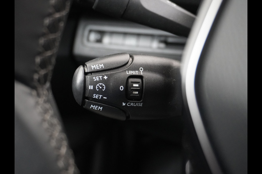Peugeot 3008 T131PK Blue Premium Apple Carplay Android Auto 360°Camera Lmv 19" Cruise Control Navi Ecc Pdc Dab Regen-Lichtsensor Keyless Led Privacy Glas Visio park 1 Draadloze telefoonlader Rijstrooksensor Verkeersbord detectie Pack City Origineel Nederlandse Auto