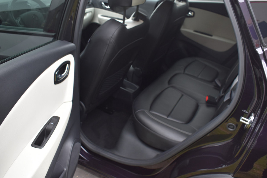 Renault Captur 1.2 TCe Initiale Paris Automaat leer Navi 11000 km Hoge instap