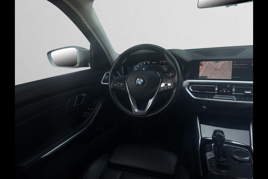 BMW 3 Serie 330E Plug-in Hybrid | 66.417 km | Shadow Line | M Velgen | Achteruitrijcamera | Stoelverwarming|PDC|