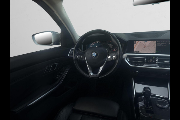 BMW 3 Serie 330E Plug-in Hybrid | 66.417 km | Shadow Line | M Velgen | Achteruitrijcamera | Stoelverwarming|PDC|