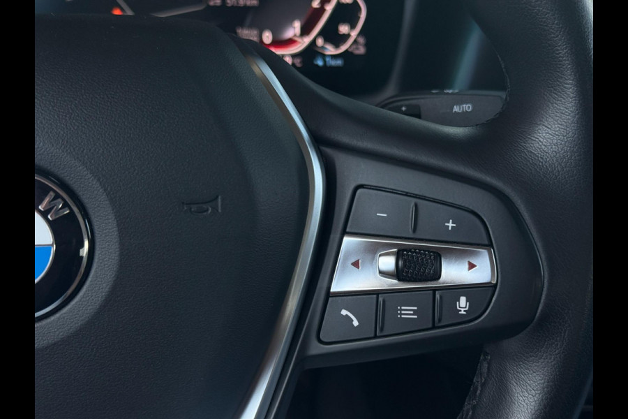 BMW 3 Serie 330E Plug-in Hybrid | 66.417 km | Shadow Line | M Velgen | Achteruitrijcamera | Stoelverwarming|PDC|