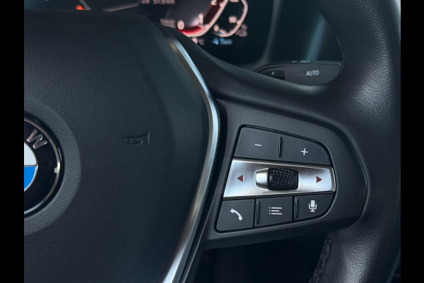 BMW 3 Serie 330E Plug-in Hybrid | 66.417 km | Shadow Line | M Velgen | Achteruitrijcamera | Stoelverwarming|PDC|