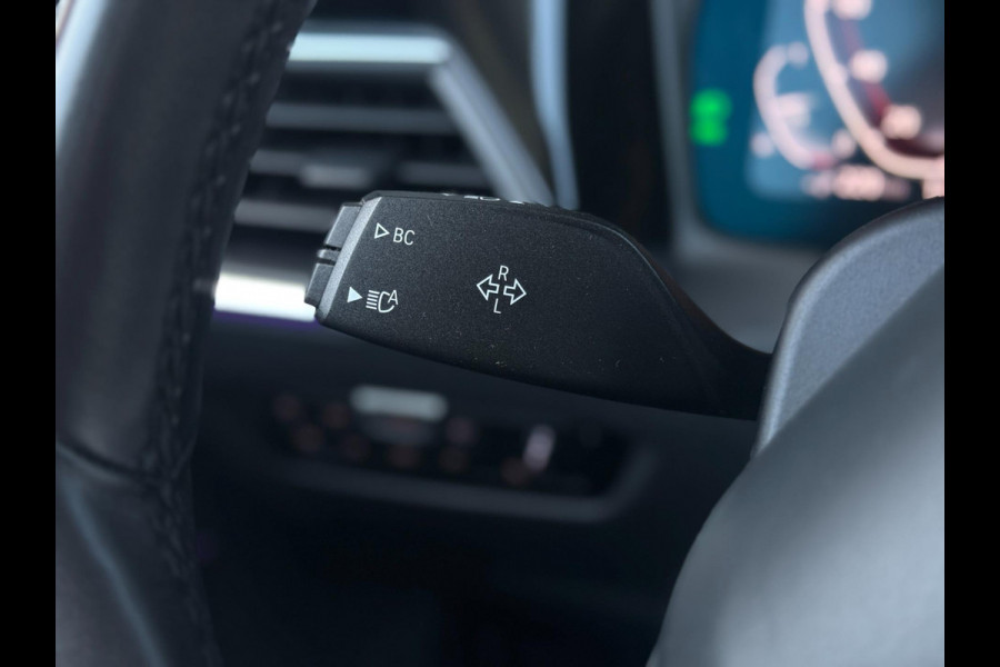 BMW 3 Serie 330E Plug-in Hybrid | 66.417 km | Shadow Line | M Velgen | Achteruitrijcamera | Stoelverwarming|PDC|