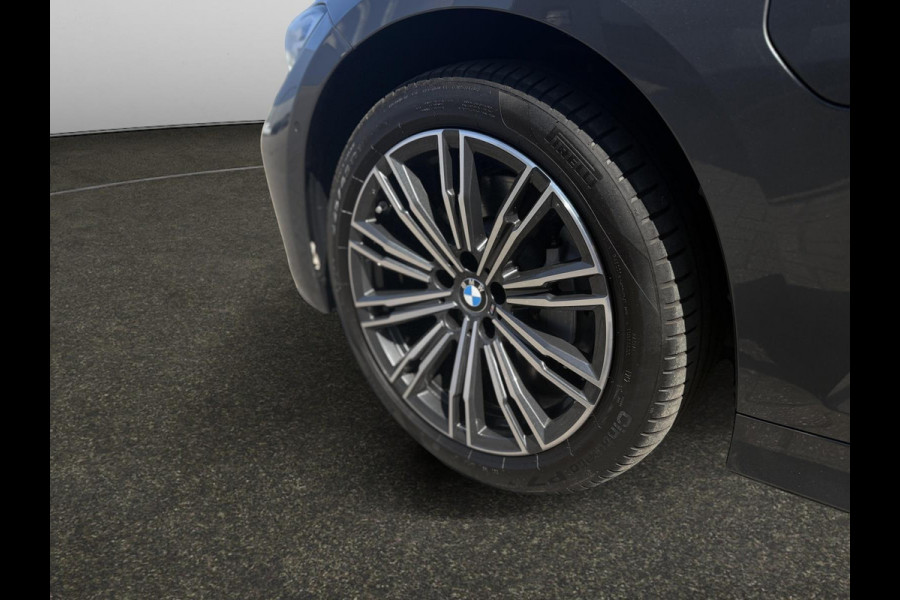 BMW 3 Serie 330E Plug-in Hybrid | 66.417 km | Shadow Line | M Velgen | Achteruitrijcamera | Stoelverwarming|PDC|