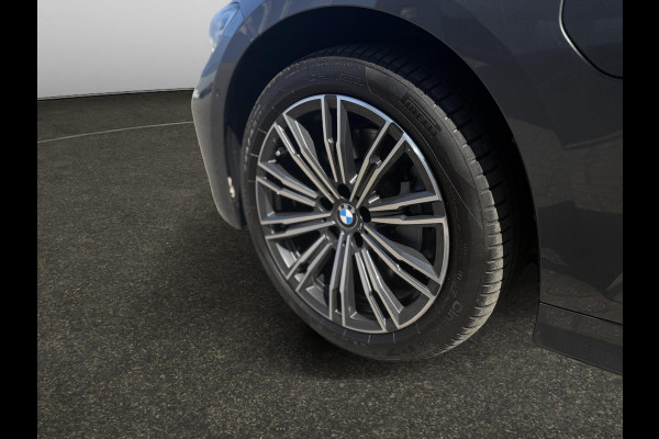 BMW 3 Serie 330E Plug-in Hybrid | 66.417 km | Shadow Line | M Velgen | Achteruitrijcamera | Stoelverwarming|PDC|