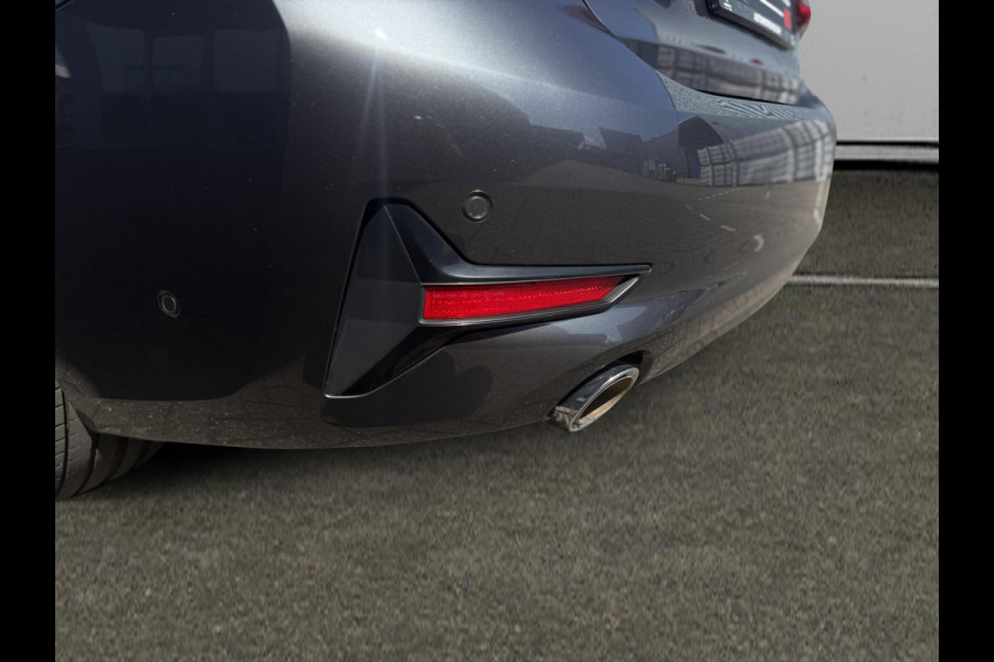 BMW 3 Serie 330E Plug-in Hybrid | 66.417 km | Shadow Line | M Velgen | Achteruitrijcamera | Stoelverwarming|PDC|
