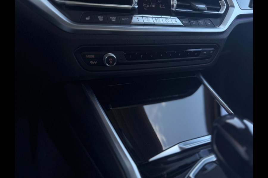 BMW 3 Serie 330E Plug-in Hybrid | 66.417 km | Shadow Line | M Velgen | Achteruitrijcamera | Stoelverwarming|PDC|