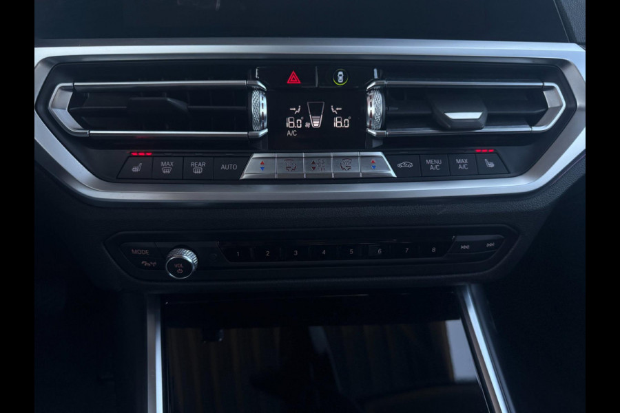 BMW 3 Serie 330E Plug-in Hybrid | 66.417 km | Shadow Line | M Velgen | Achteruitrijcamera | Stoelverwarming|PDC|