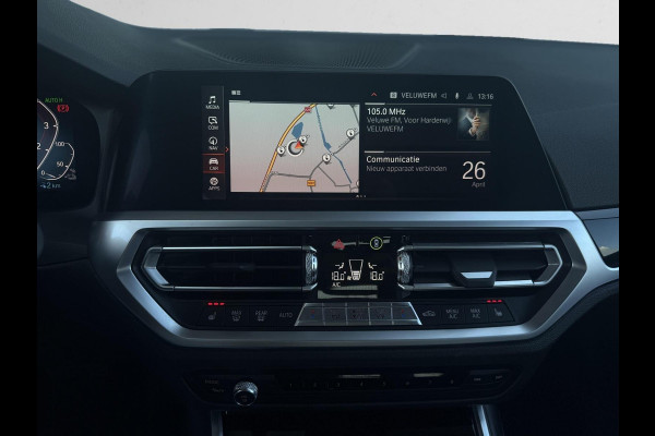 BMW 3 Serie 330E Plug-in Hybrid | 66.417 km | Shadow Line | M Velgen | Achteruitrijcamera | Stoelverwarming|PDC|