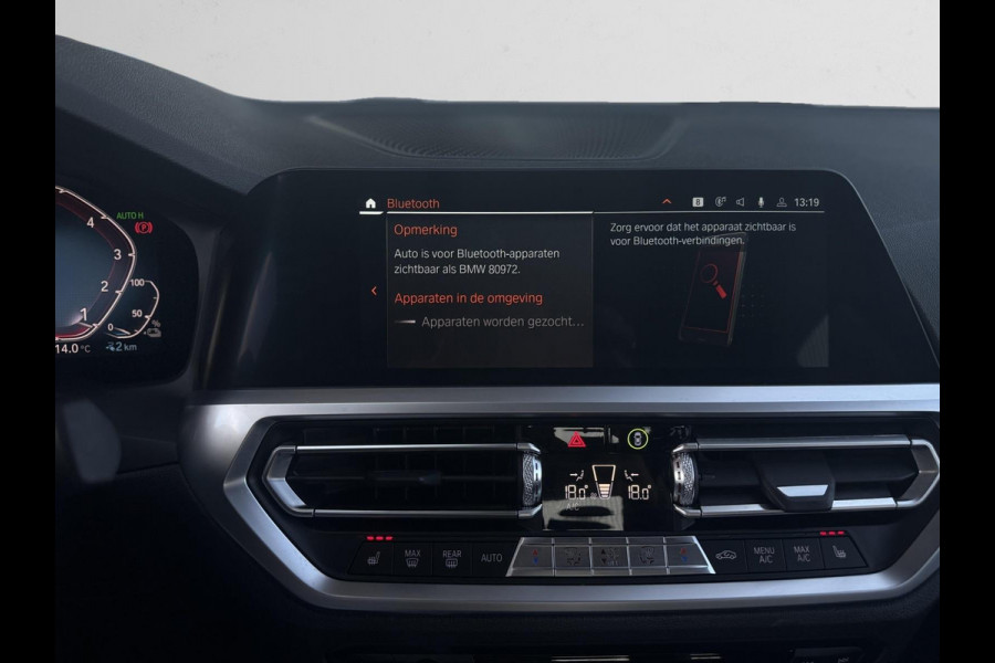 BMW 3 Serie 330E Plug-in Hybrid | 66.417 km | Shadow Line | M Velgen | Achteruitrijcamera | Stoelverwarming|PDC|