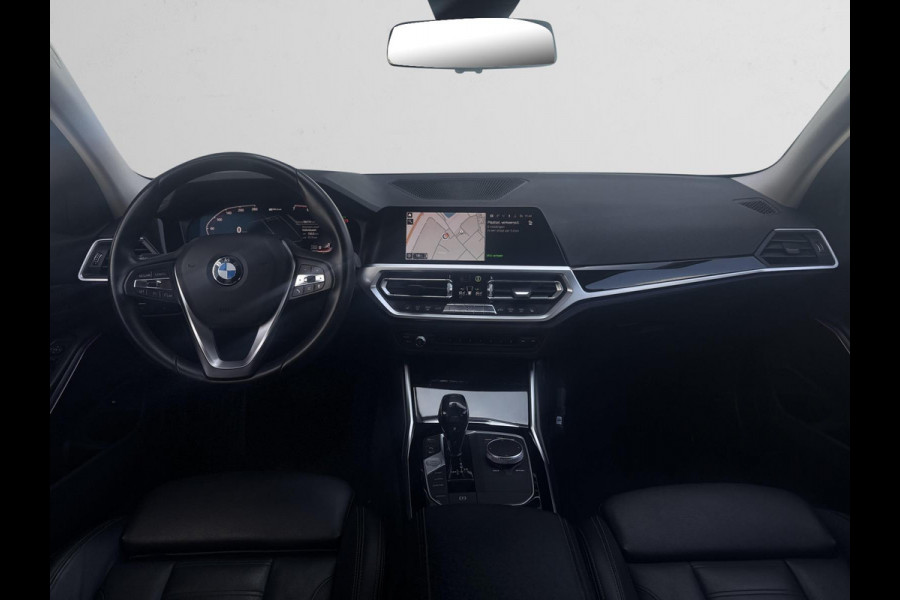 BMW 3 Serie 330E Plug-in Hybrid | 66.417 km | Shadow Line | M Velgen | Achteruitrijcamera | Stoelverwarming|PDC|