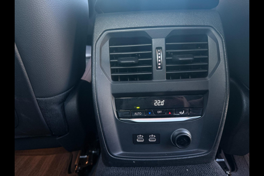 BMW 3 Serie 330E Plug-in Hybrid | 66.417 km | Shadow Line | M Velgen | Achteruitrijcamera | Stoelverwarming|PDC|
