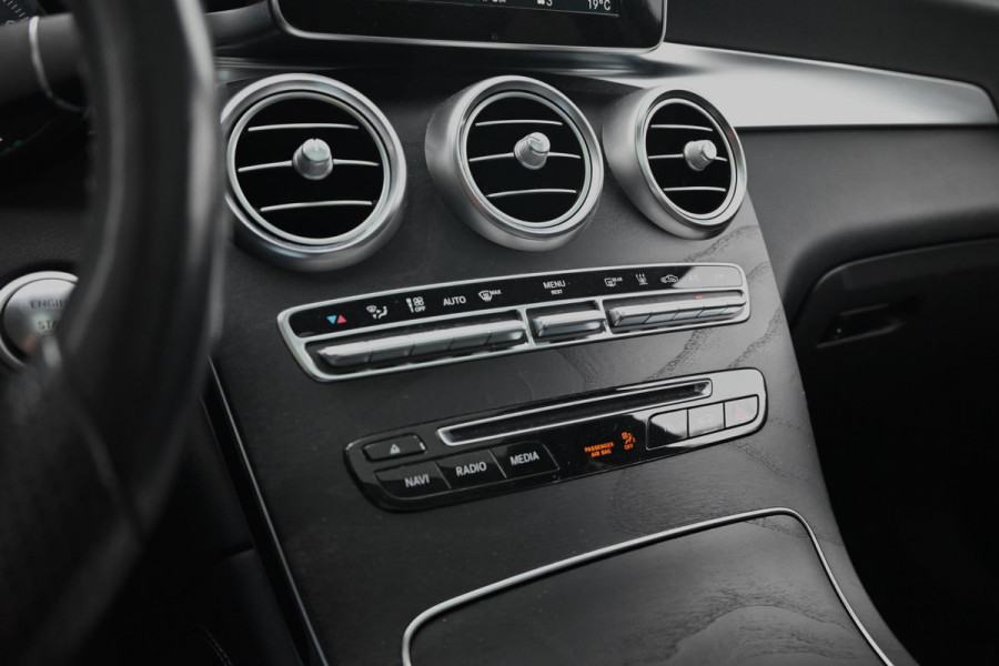 Mercedes-Benz GLC 350e 4MATIC Business Solution AMG 320 PK Trekhaak Pano Burmester Memory Keyless 19''