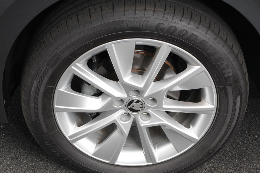 Škoda Kamiq 1.0 TSI 110pk Ambition | Navigatie | Apple Carplay/Android Auto | Climate Control | Dab | Led | Parkeer sensoren | Stoelverwarming | Extra getint glas