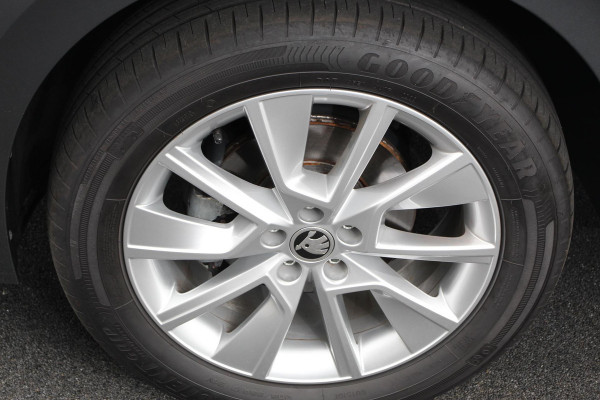 Škoda Kamiq 1.0 TSI 110pk Ambition | Navigatie | Apple Carplay/Android Auto | Climate Control | Dab | Led | Parkeer sensoren | Stoelverwarming | Extra getint glas