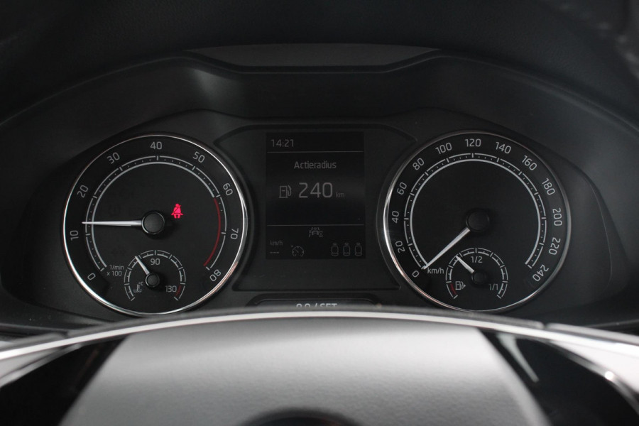 Škoda Kamiq 1.0 TSI 110pk Ambition | Navigatie | Apple Carplay/Android Auto | Climate Control | Dab | Led | Parkeer sensoren | Stoelverwarming | Extra getint glas