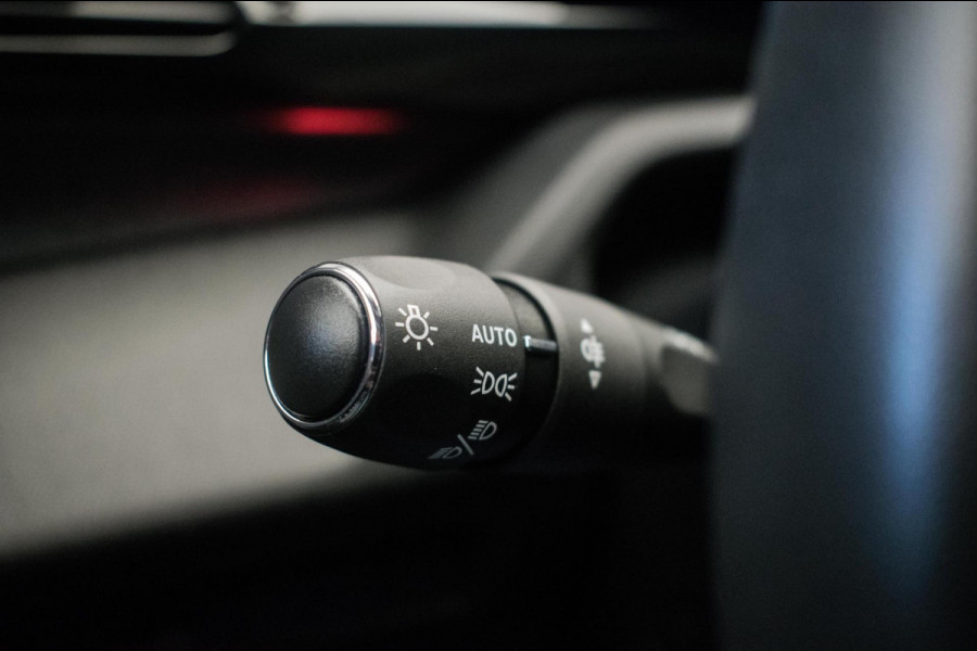 Peugeot 308 1.2 PureTech 130PK Allure Sport Pack Business [ I-Cockpit Sfeerverlichting Full-LED Camera Adapt Cruise Carplay ]