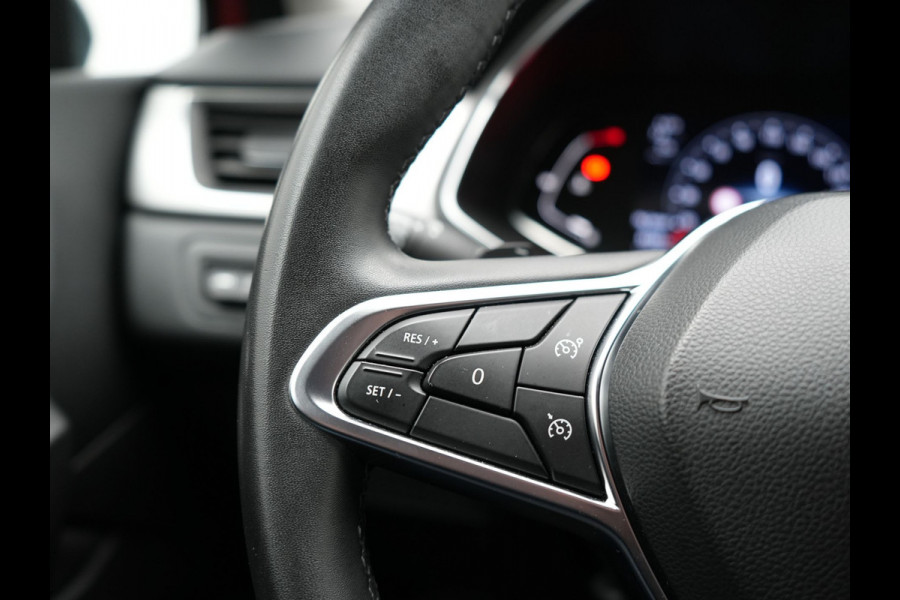 Renault Captur 1.3 TCe 140 Intens Automaat | Apple Carplay | Sportstoelen | Navigatie | Camera | DAB | L.M. 18" | Cruise Control |