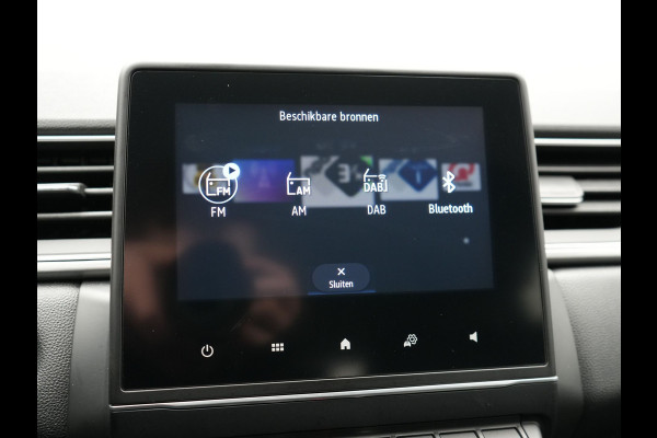 Renault Captur 1.3 TCe 140 Intens Automaat | Apple Carplay | Sportstoelen | Navigatie | Camera | DAB | L.M. 18" | Cruise Control |